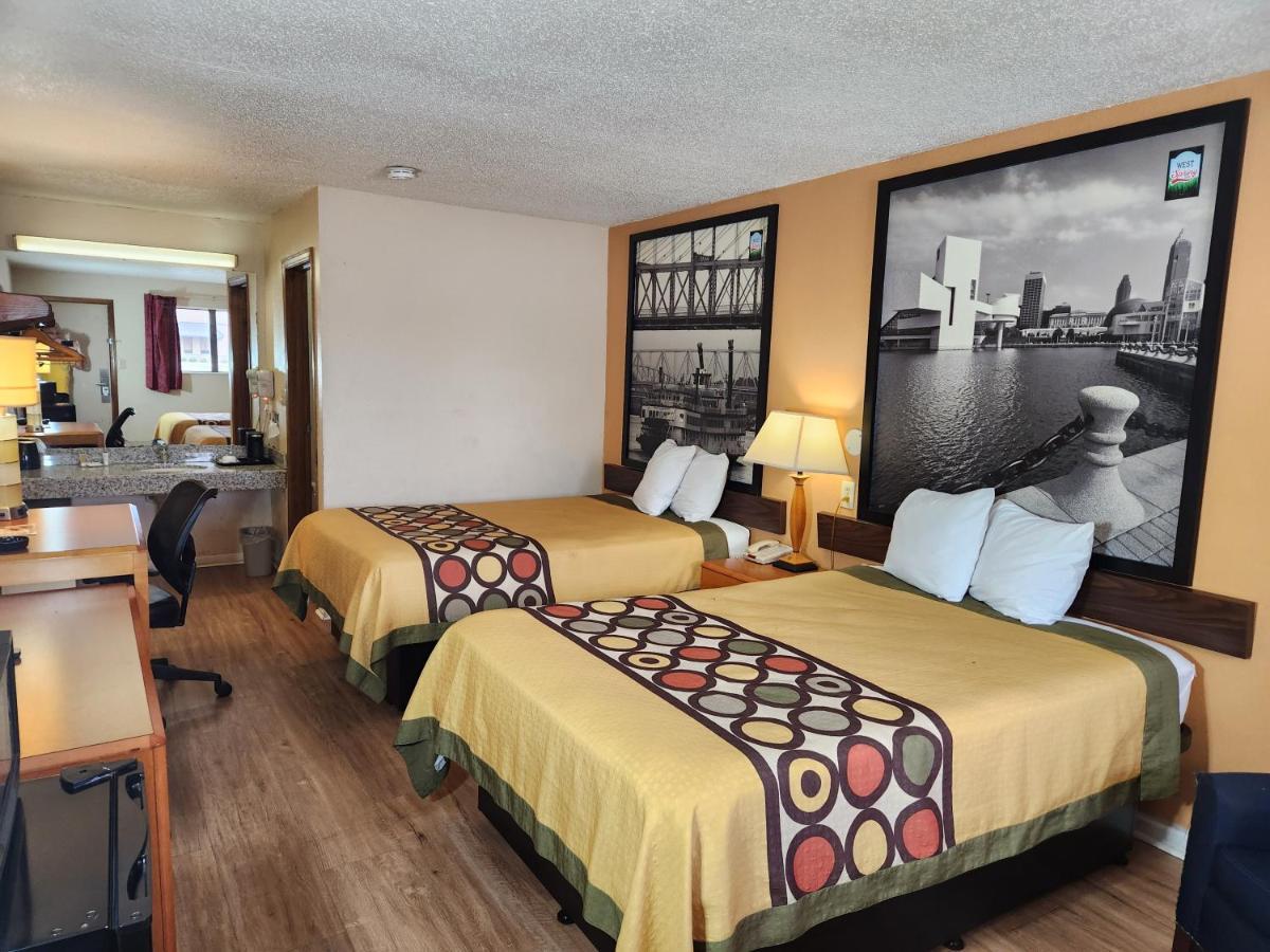Westspring Inn - Westlake Cleveland Exterior photo