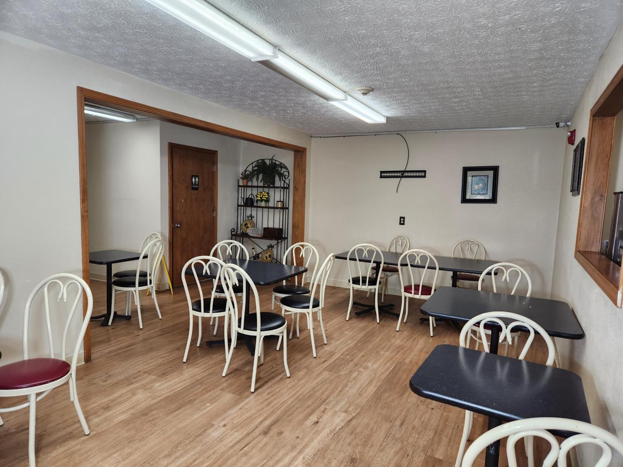 Westspring Inn - Westlake Cleveland Exterior photo